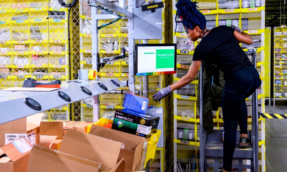 Khu vực làm việc của nhân viên Amazon. Ảnh: Reuters