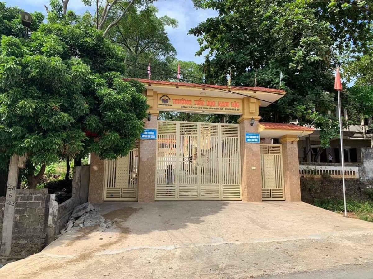 Hiện trường nơi bức tường đổ sập khiến nam sinh tử vong (Anh: T.Thành).