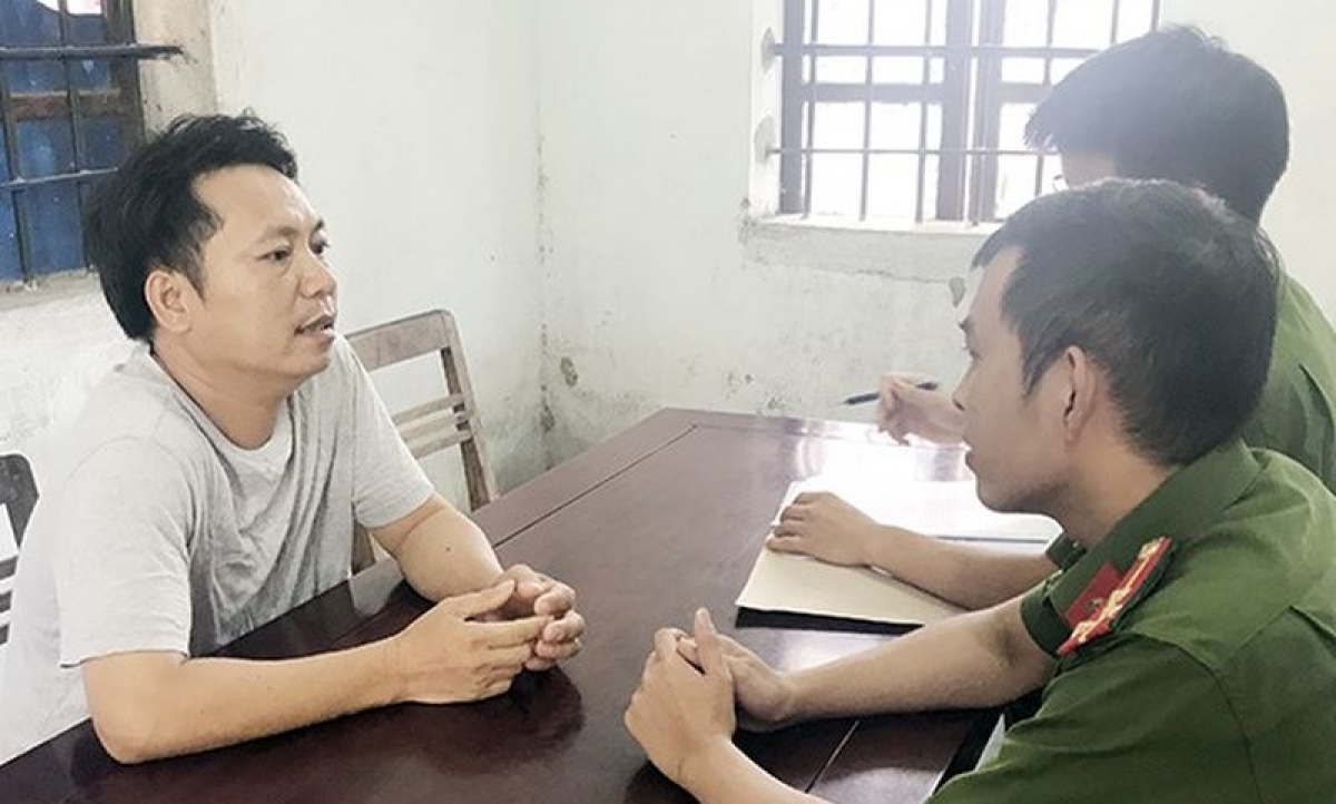 Đối tượng Cao tại cơ quan điều tra. Ảnh: Công an cung cấp