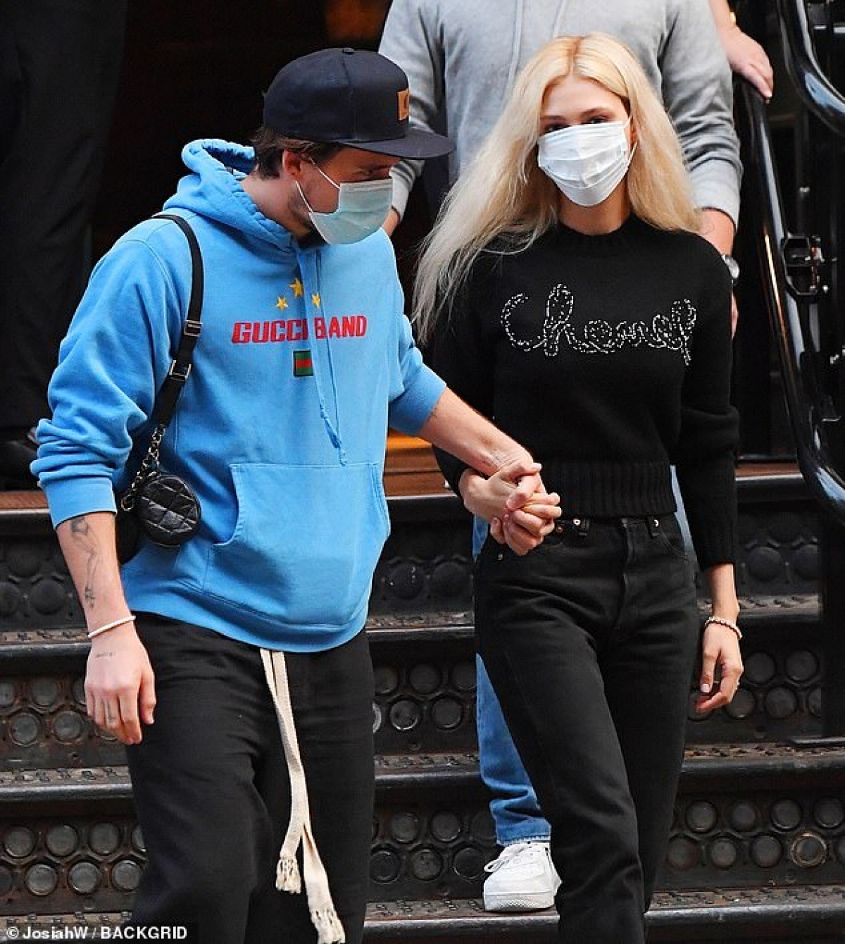 Điều này khiến nhiều người đồn đoán rằng, con trai David Beckham và ái nữ tỷ phú đã bí mật kết hôn.