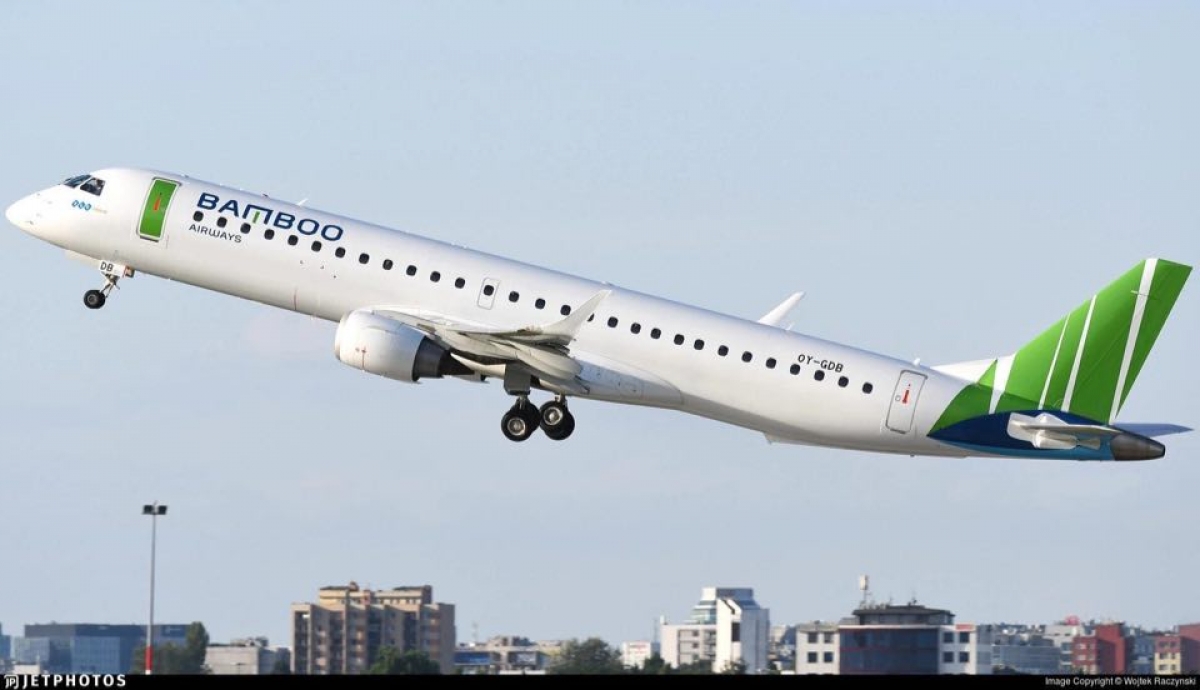 Dòng máy bay phản lực Embraer E195 được Bamboo Airways dùng để bay Côn Đảo có tốc độ tối đa 871 km/giờ, tầm bay tối đa 4.260km, trung bình chỉ mất xấp xỉ 2 giờ 10 phút để đưa hành khách từ Hà Nội tới Côn Đảo .