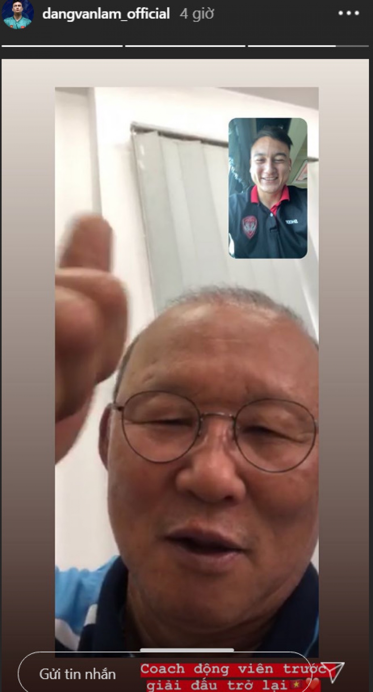 Hình ảnh HLV Park Hang Seo video call với Văn Lâm (Ảnh: Instagram Văn Lâm)