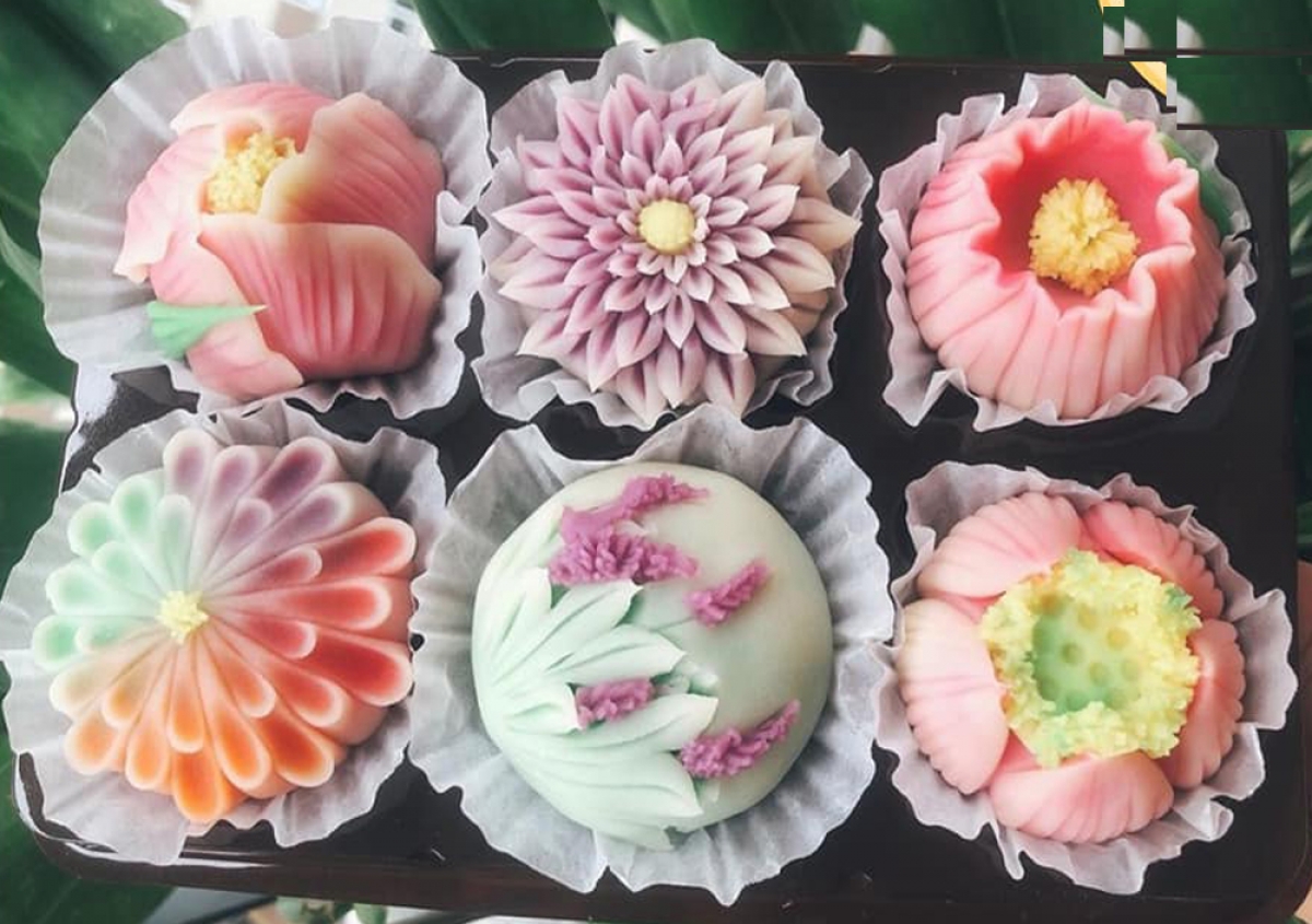 Ngoài bánh trung thu truyền thống, trên thị trường hiện nay có rất nhiều loại bánh biến tấu hấp dẫn người tiêu dùng. (Ảnh: Py Fam)