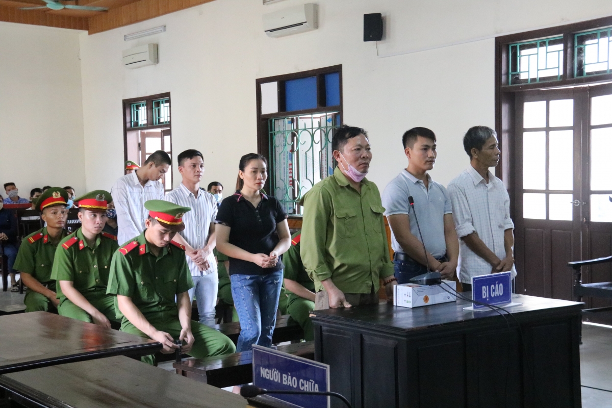 Các bị cáo tại phiên tòa.