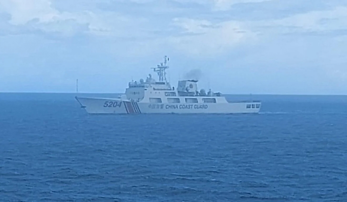 Tàu hải cảnh Trung Quốc ngoài khơi quần đảo Natuna. Ảnh: Bakamla.