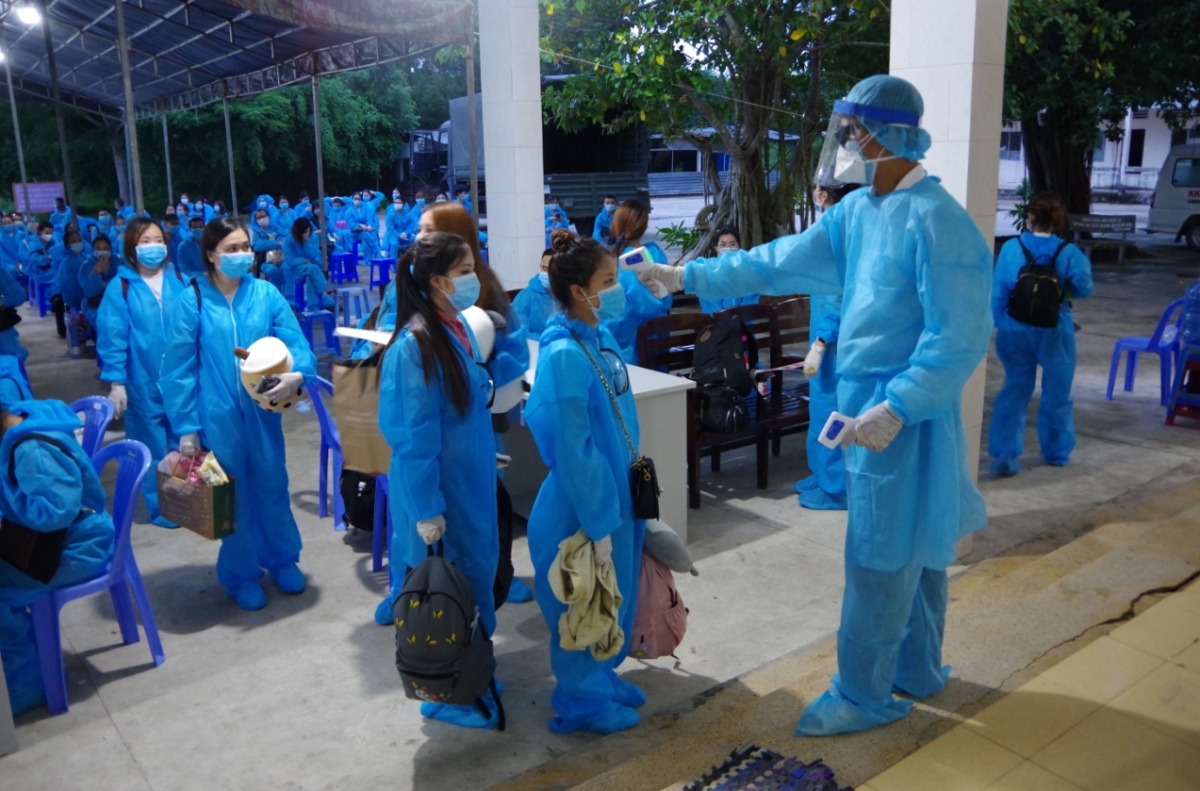 Kiểm tra đo thân nhiệt cho các công dân
