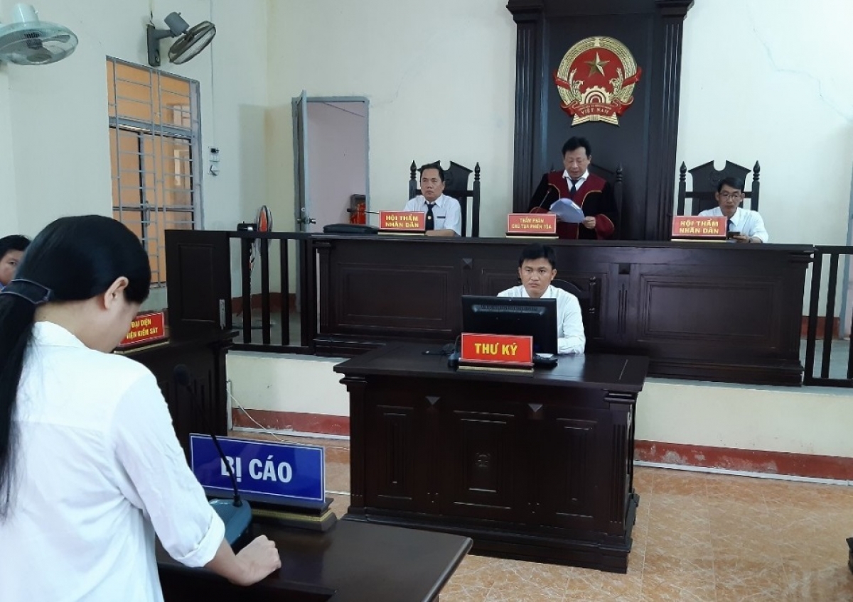 Bị cáo bị tuyên phạt 6 năm tù về tội "mua bán phụ nữ" .