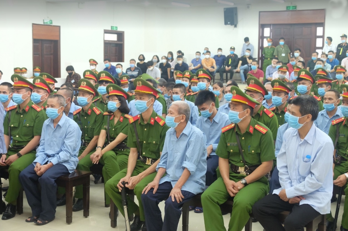 Phần lớn các bị cáo đều bày tỏ thái độ ăn năn hối cải, mong hưởng sự khoan hồng của pháp luật. (Ảnh: Hùng Anh)