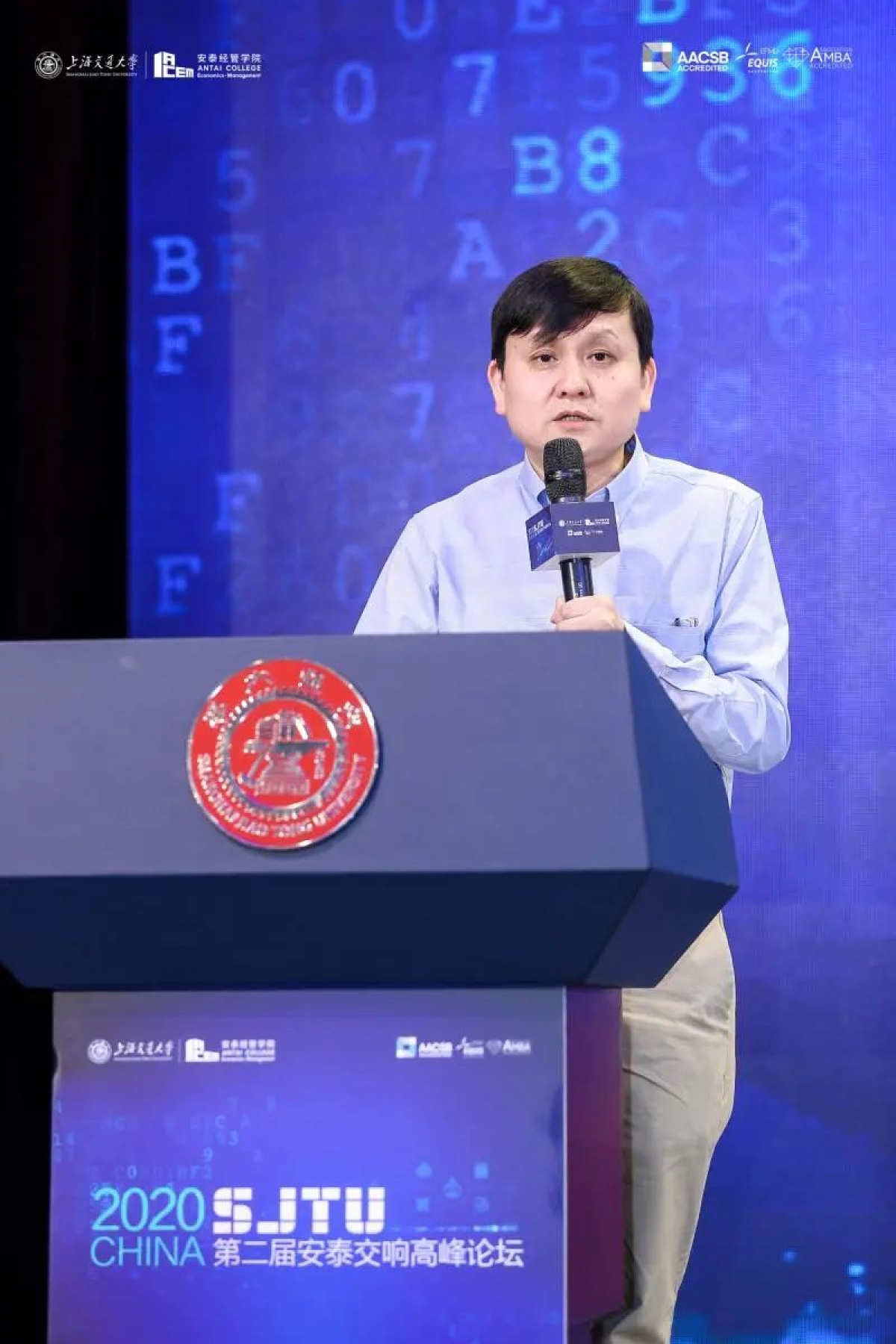 Ông Trương Văn Hồng, chuyên gia nổi tiếng về bệnh truyền nhiễm của Trung Quốc. Ảnh: Báo Thanh niên Trung Quốc