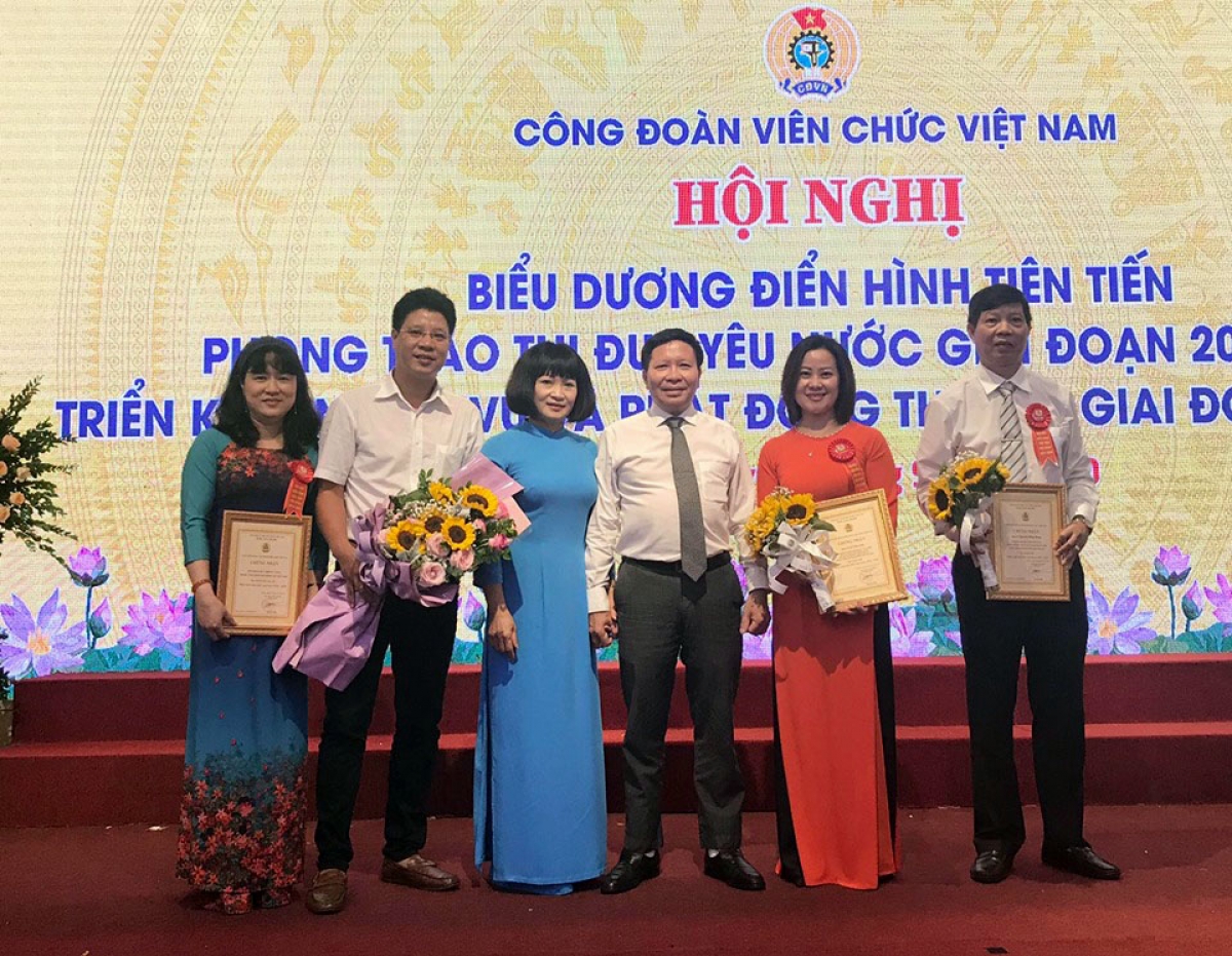 Đài Tiếng nói Việt Nam có 1 tập thể và 2 cá nhân được vinh danh tại buổi lễ.