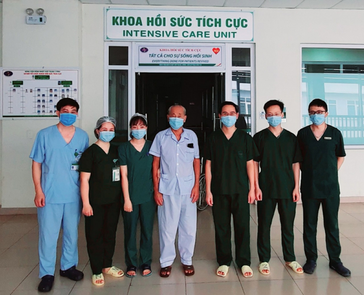 Bệnh nhân 1045 đã được công bố khỏi bệnh và được xuất viện về theo dõi, cách ly tại nhà thêm 14 ngày.