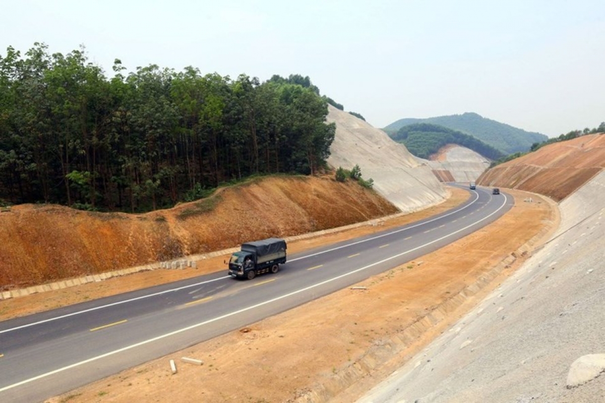 Hiện, cả 3 dự án thành phần cao tốc Bắc – Nam được chuyển đổi sang đầu tư công đang trong giai đoạn chấm thầu, tất cả các hồ sơ mời thầu, tham gia thầu đều được bảo mật, công tác chấm thầu thực hiện nghiêm ngặt.