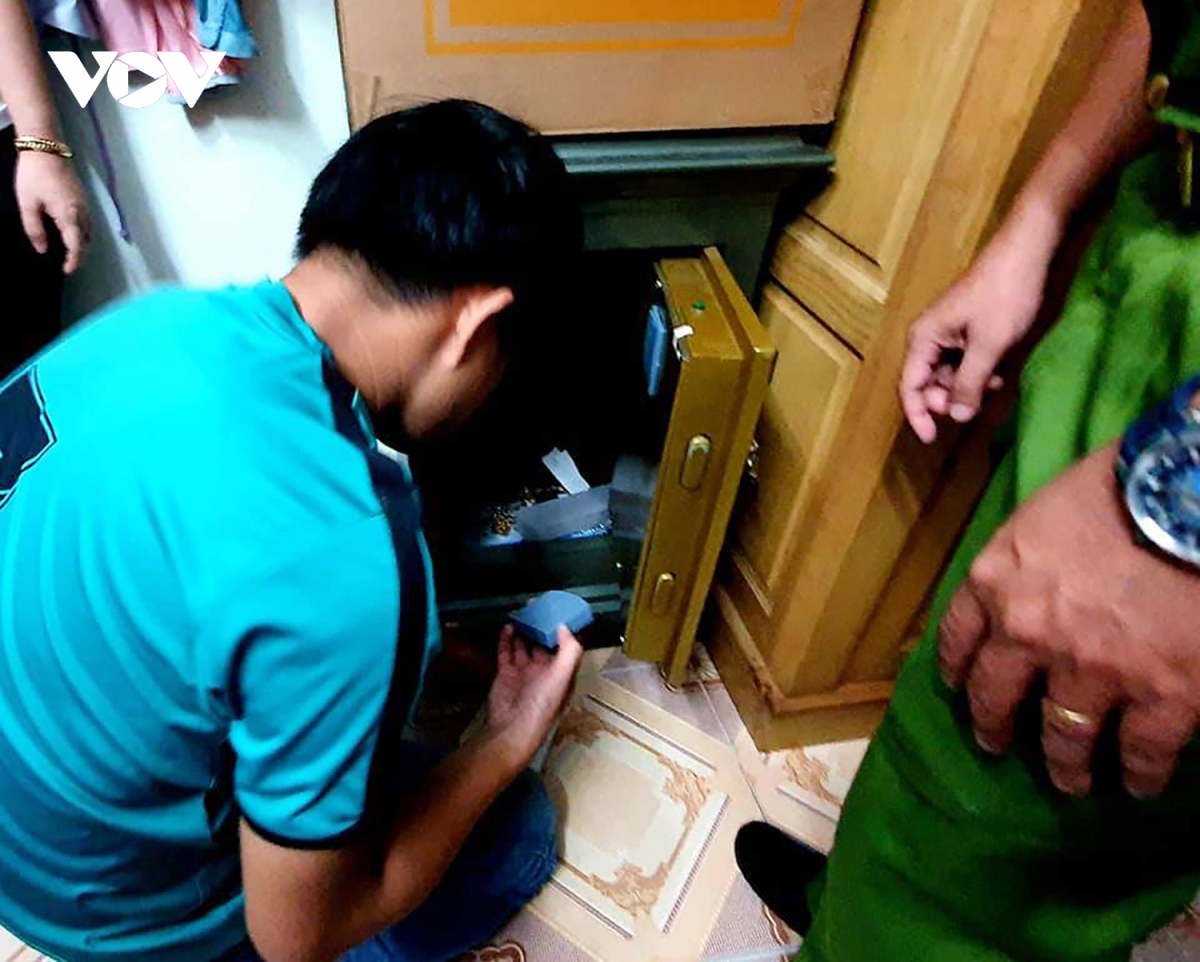 Khám xét nhà đối tượng Huỳnh Ngọc Anh