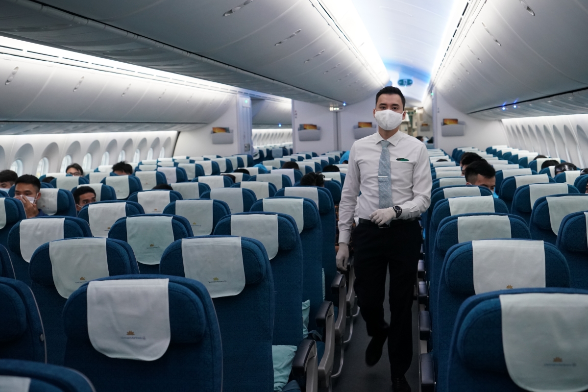 Chuyến bay mang số hiệu VN417, có hành trình từ Seoul (Hàn Quốc) về Hà Nội, dự kiến khởi hành vào sáng 25/9. Đây được ghi nhận là chuyến bay thương mại quốc tế thường lệ chính thức về Việt Nam đầu tiên sau Covid-19 của ngành hàng không Việt Nam.