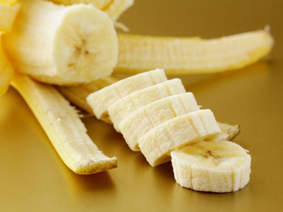 Chuối: Chuối giàu kali và vitamin B6, do đó đây là bài thuốc tại nhà rất hiệu quả cho bệnh cúm dạ dày. Chuối giúp bù lại lượng khoáng chất bị mất và duy trì cân bằng điện giải.