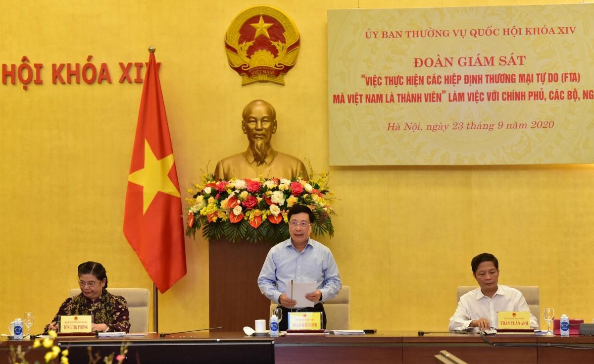 Phó Thủ tướng Phạm Bình Minh tại buổi làm việc về việc thực hiện các Hiệp định thương mại tự do (FTA) mà Việt Nam là thành viên. Ảnh: VGP
