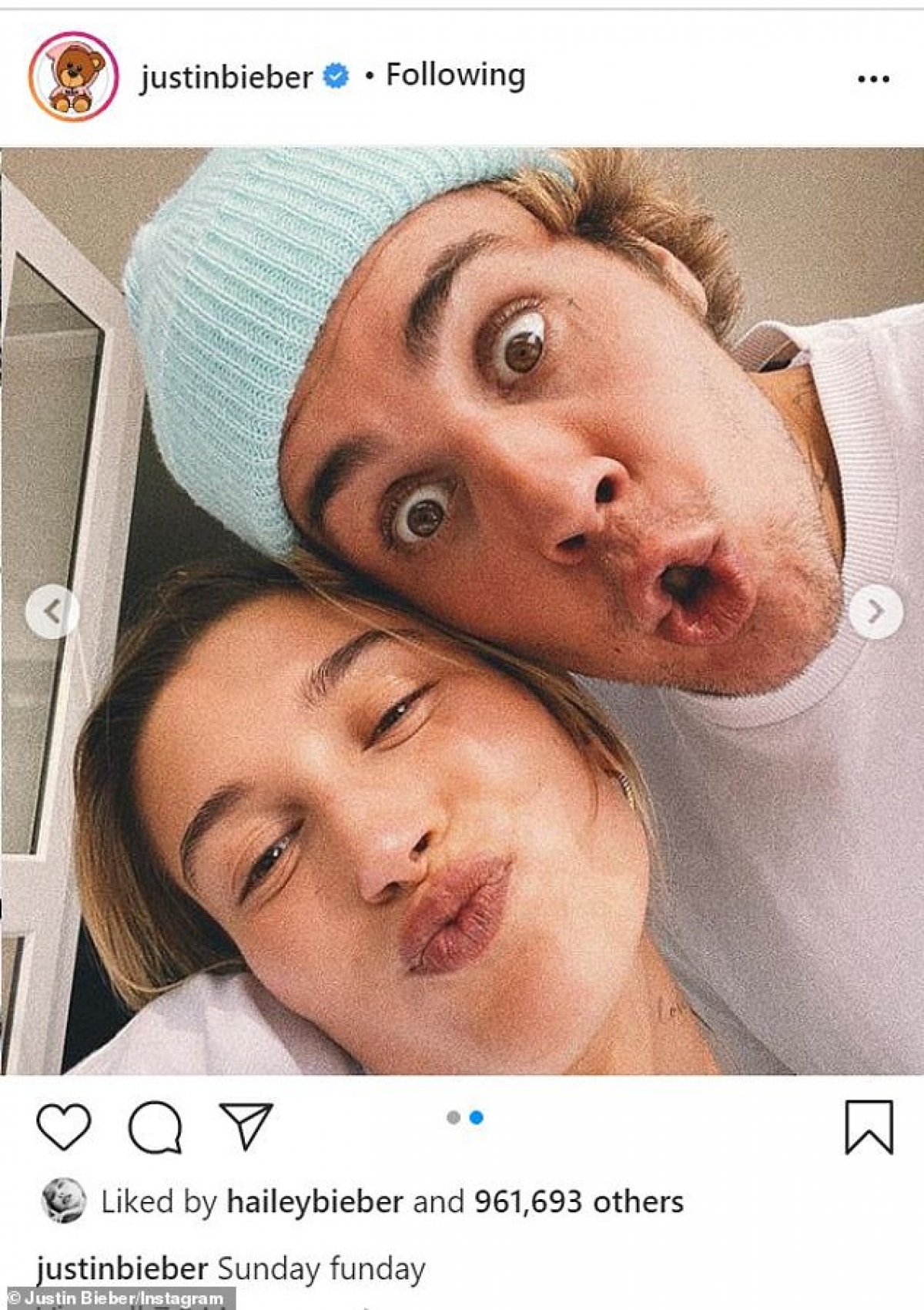 Cặp đôi chia sẻ bức ảnh tình tứ và nhắng nhít bên nhau lên trang Instagram cá nhân.