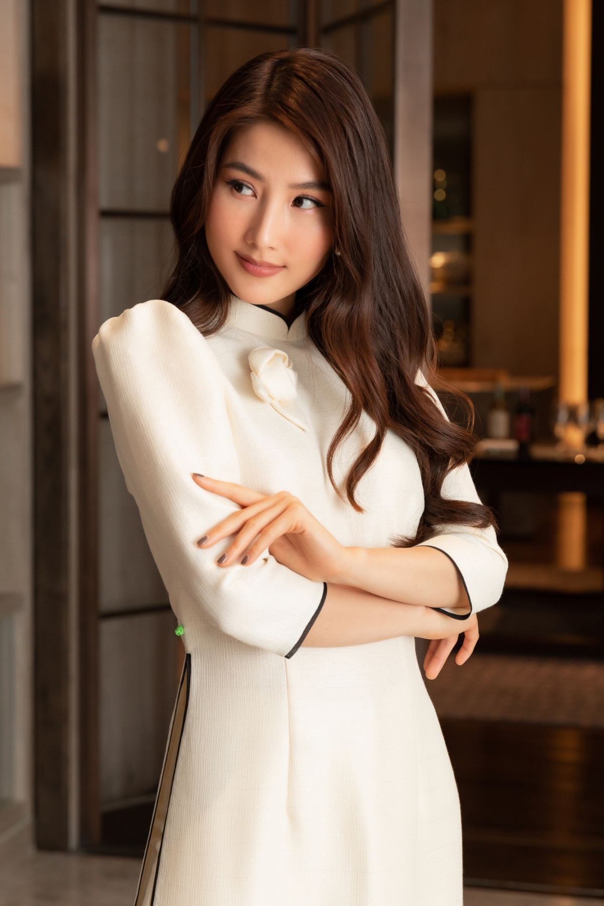 Xuất hiện trong một sự kiện, Diễm My 9x xinh đẹp và dịu dàng với tà áo dài cách điệu, thu hút trọn vẹn tâm điểm của sự kiện.
