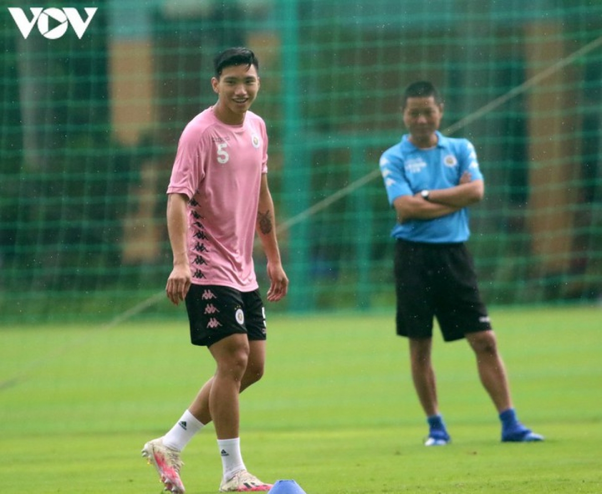 HLV Chu Đình Nghiêm cho rằng chấn thương của Văn Hậu ảnh hưởng lớn đến Hà Nội FC.