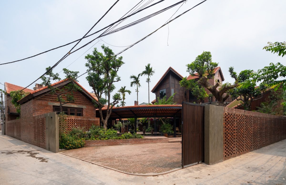 Vật liệu chính để xây dựng nhà là gạch, được sản xuất hoàn toàn theo phương thức thủ công.