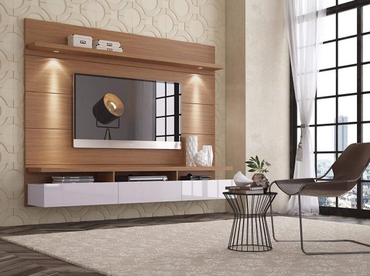 Đèn đi cùng với kệ, làm tăng sức hấp dẫn của những sản phẩm bên dưới.