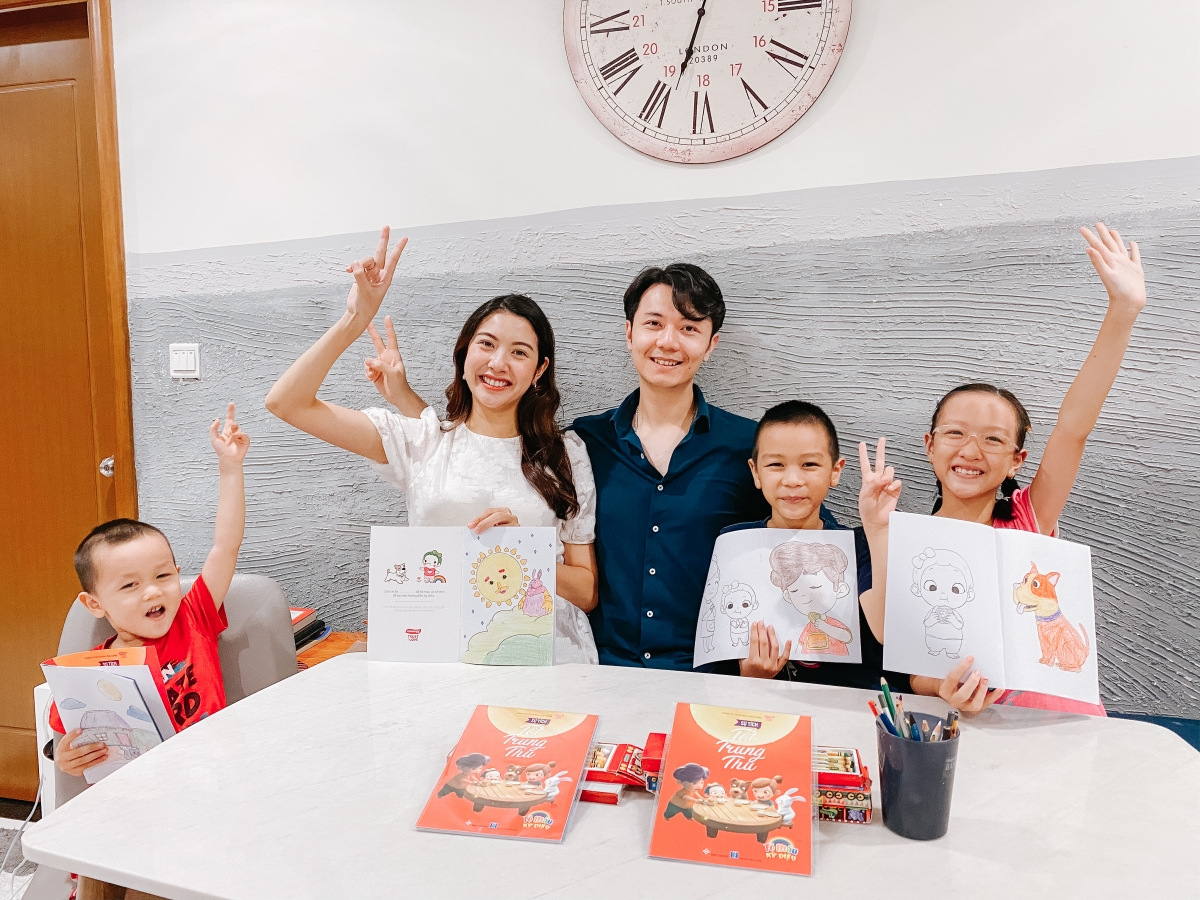 Gia đình Á hậu Thuý Vân tham gia hoạt động xã hội.
