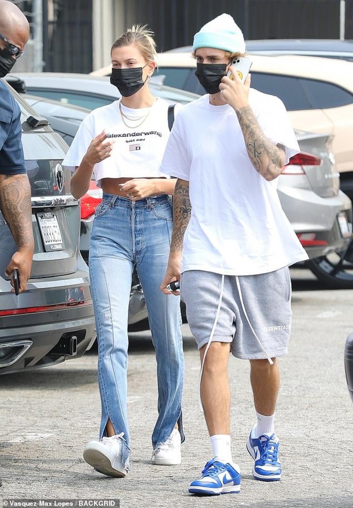 Tháng 9/2018, Justin và Hailey bí mật đi đăng ký kết hôn tại tòa án ở New York, chỉ sau hai tháng đính hôn.
