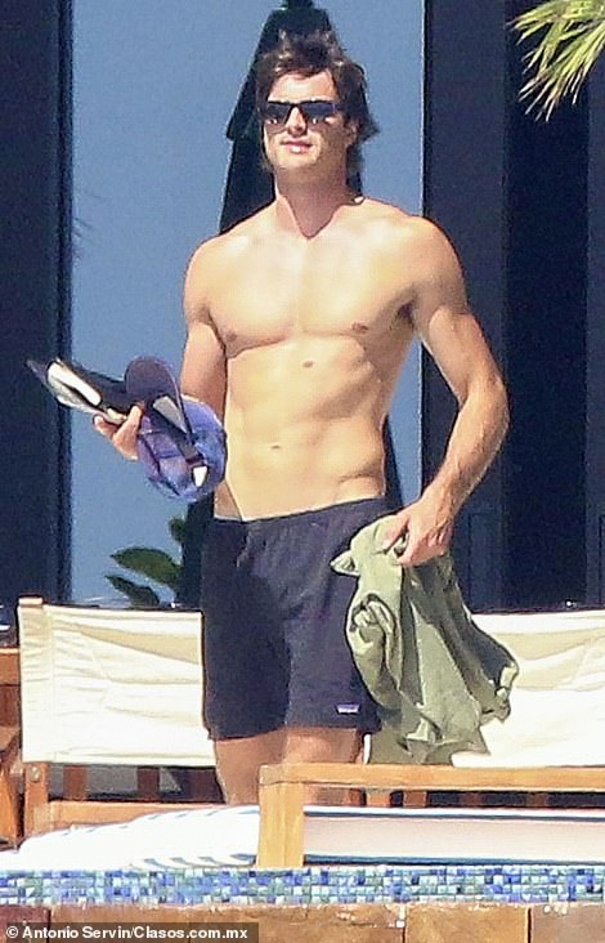 Trong chuyến đi, ngoài vợ chồng doanh nhân Rande Gerber - Cindy Crawford còn có bạn trai mới của cô - Jacob Elordi.