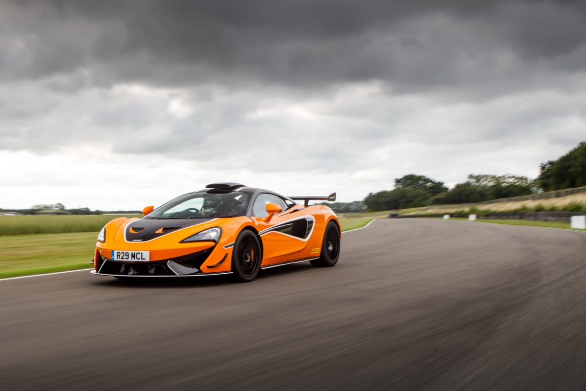 McLaren 620R đến nay vẫn là chiếc siêu xe mạnh nhất thuộc dòng sản phẩm Sport Series của McLaren. 