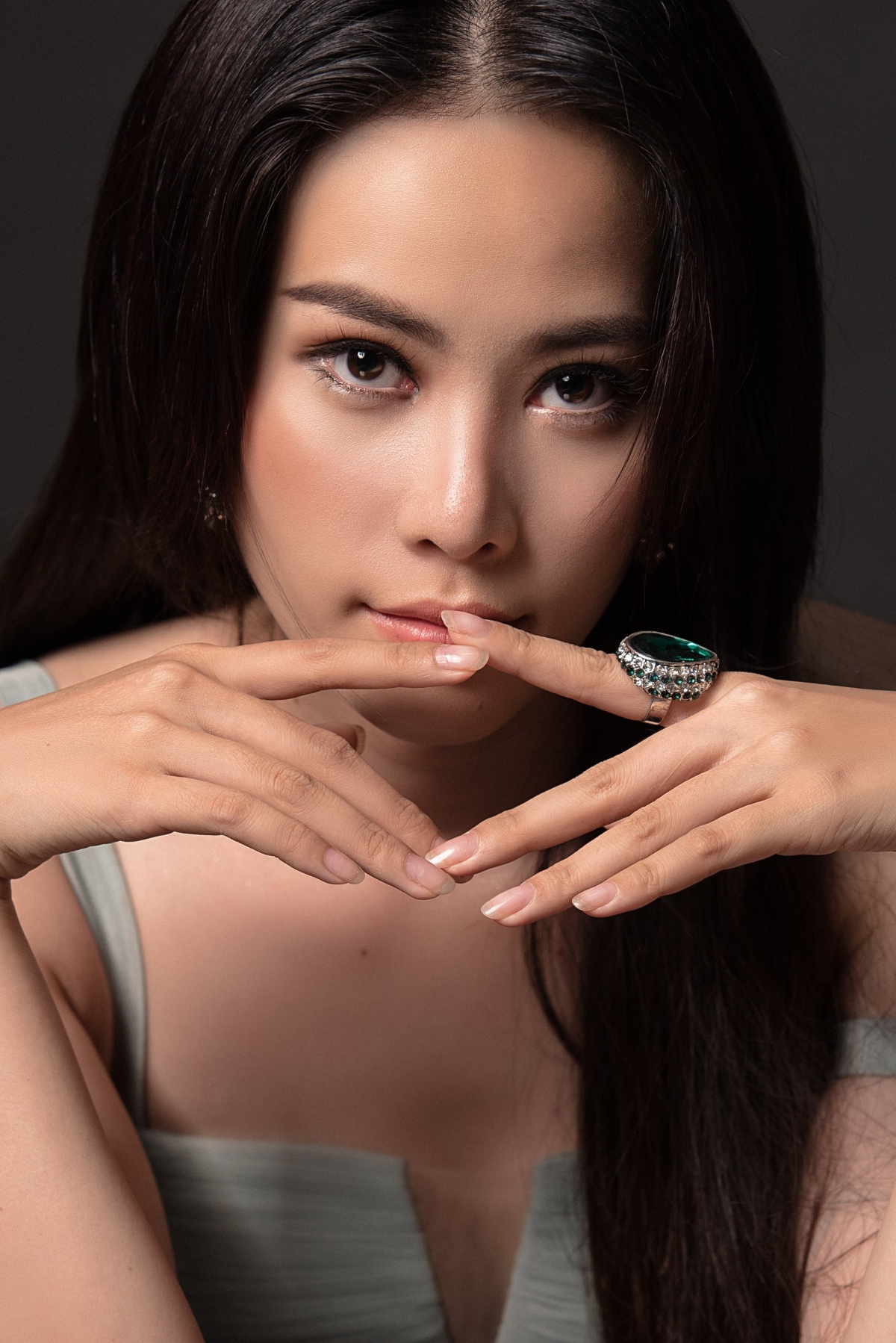 Nam Em chia sẻ: “Cuộc sống muôn màu muôn vẻ, mình cũng chỉ là con người sống trên trái đất làm sao thoát được những khó khăn, bệnh tật mà đôi khi chính mình trải qua mới cảm nhận được những mất mát. Sau khi trải qua tất cả, Nam Em nghĩ rằng thôi thì bản thân hãy cố gắng giữ tinh thần vui vẻ và đón nhận tất cả những điều đến với mình bằng một tâm thế sẵn sàng.”