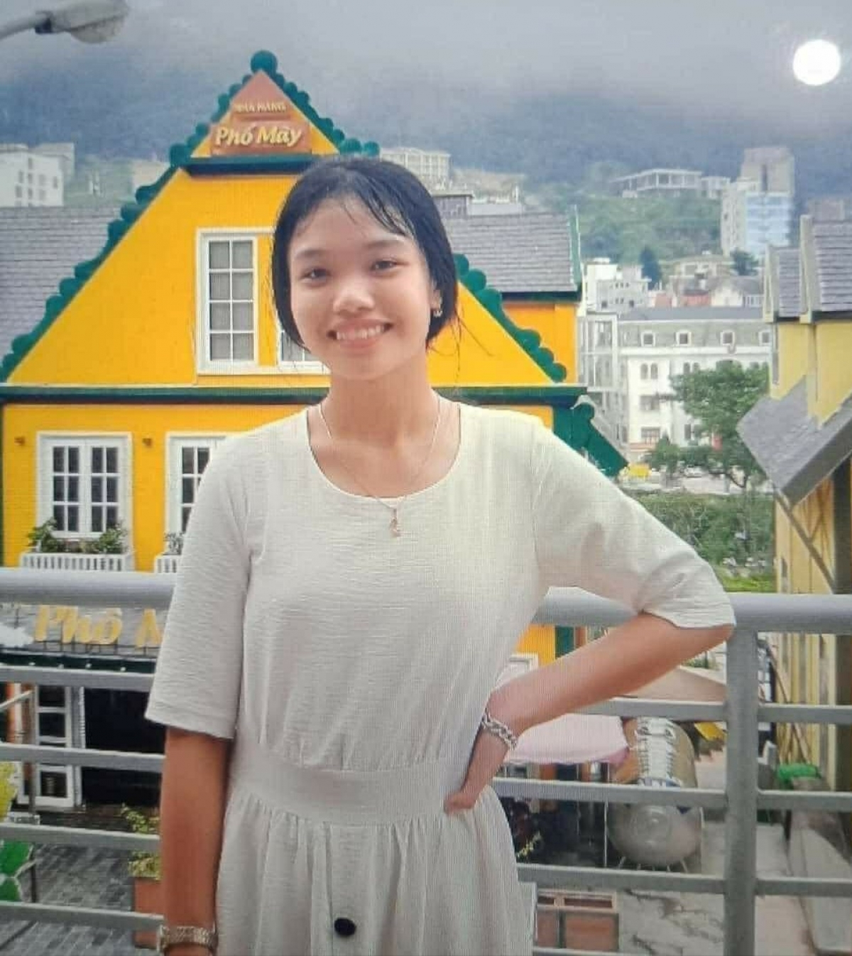 Phạm Thị Kim Ngân hiện đang học lớp 10, trường THPT Kiến Thụy (Hải Phòng)