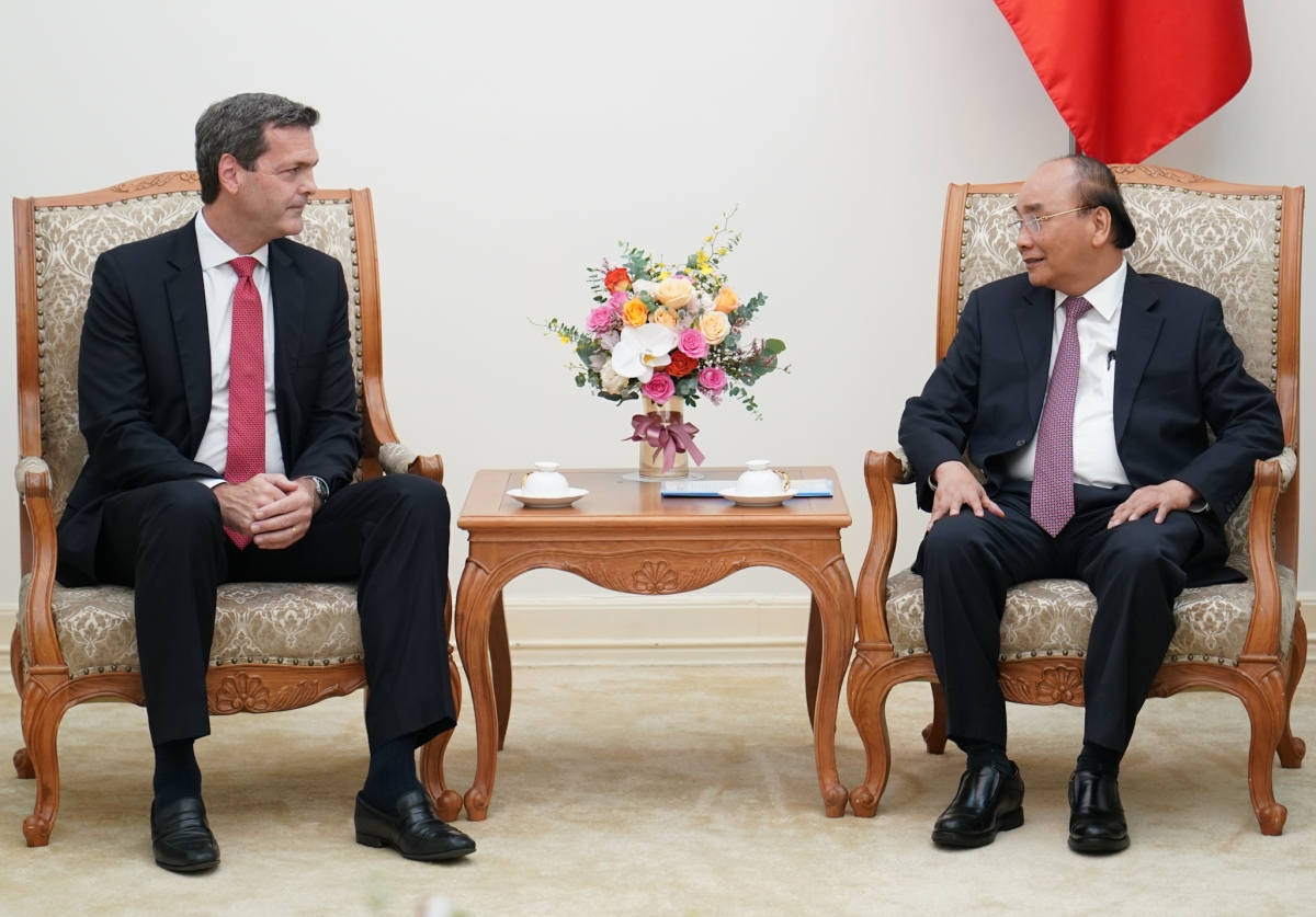 Thủ tướng Nguyễn Xuân Phúc tiếp ông Andrew Jeffries, Giám đốc Quốc gia Ngân hàng phát triển châu Á (ADB) tại Việt Nam. Ảnh: VGP/Quang Hiếu