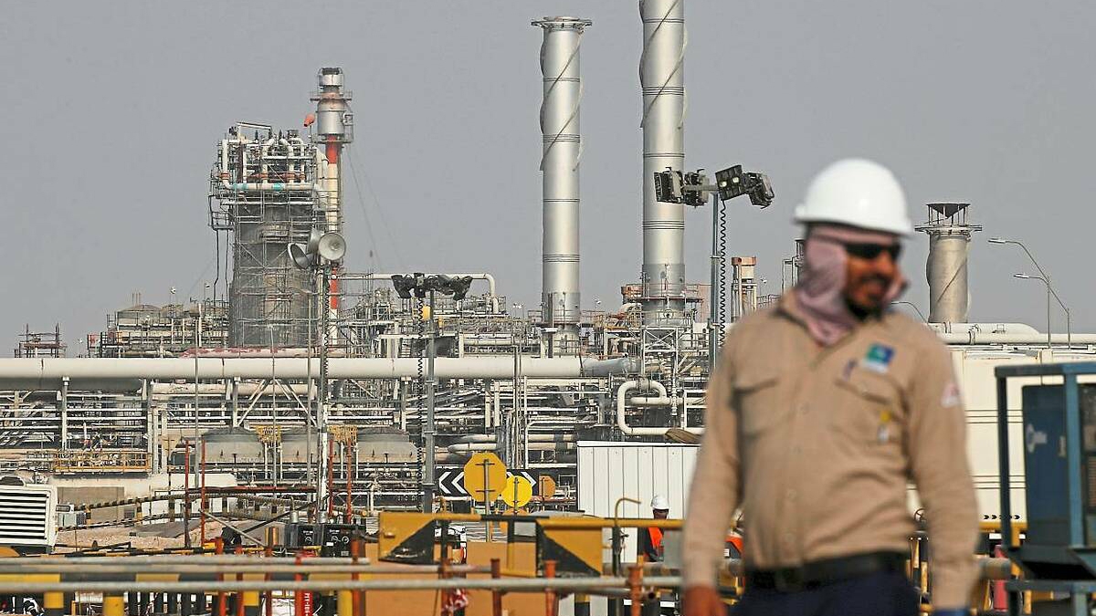 OPEC+ sẽ họp bất thường vào tháng 10 nếu thị trường dầu mỏ xấu đi. (Ảnh: Reuters)