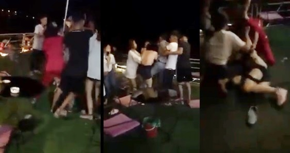 Cô gái trong quán cafe bị nhóm người đến đánh, chửi và lột đồ. (Ảnh cắt từ clip)