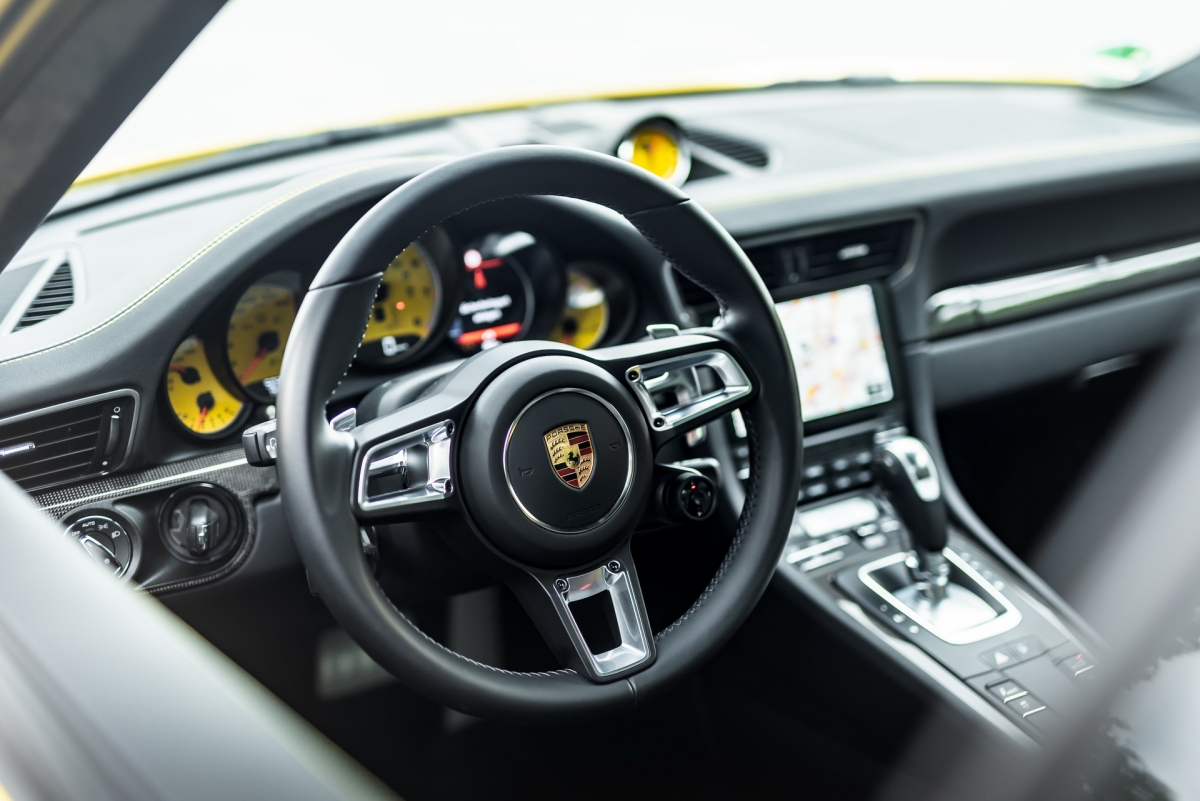 
Và từ 100 – 200 km/h chỉ cần 4,9 giây và sẽ có thể đạt tốc độ tối đa 330 km/h.
 