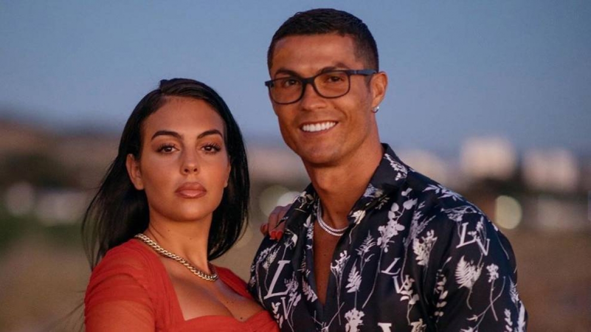 Cristiano Ronaldo sắp lên xe hoa?