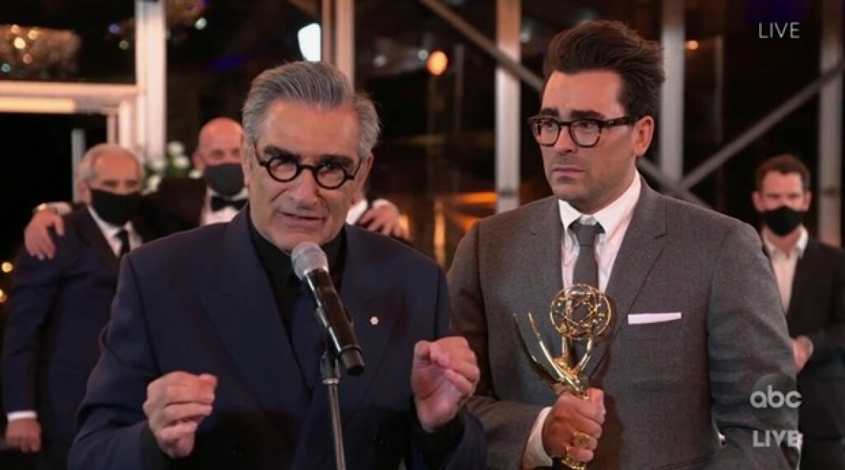 Hai cha con Eugene Levy (trái) và Daniel Levy. (Nguồn: AP)