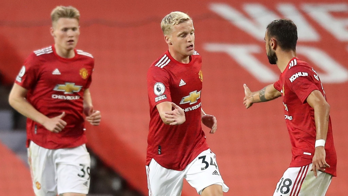 Van de Beek vô cùng thất vọng với cách MU thất bại trước Crystal Palace. (Ảnh: Getty).