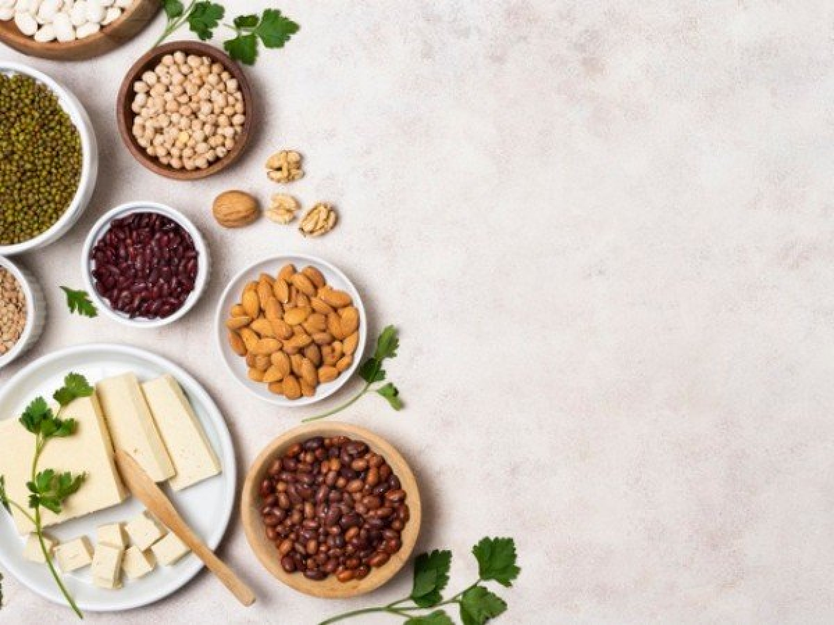 Protein thực vật: Nếu bạn ăn chay, bổ sung protein thực vật vào chế độ ăn là một cách tuyệt vời để tăng cường sức khỏe xương sống. Hãy ăn các thực phẩm như hạt chia, đậu hà lan, đậu hũ và đậu gà.