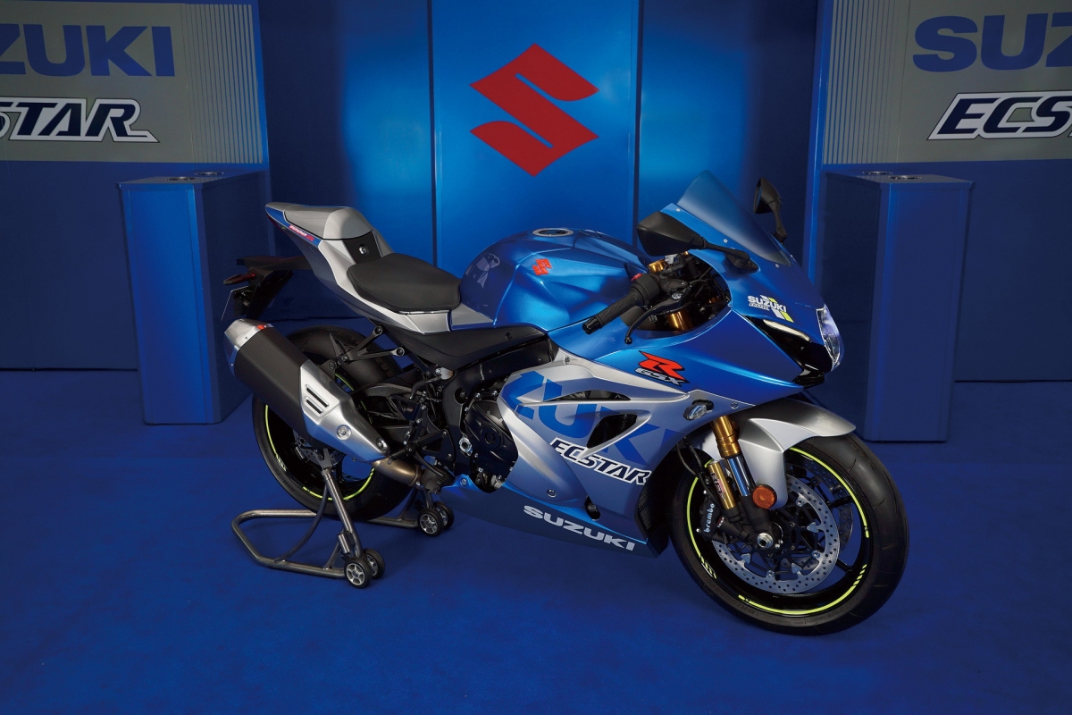
“Trái tim” của chiếc GSX-R1000R là động cơ dung tích 1.000cc sản sinh công suất 199 mã lực và mô men xoắn 117.6 Nm.
 