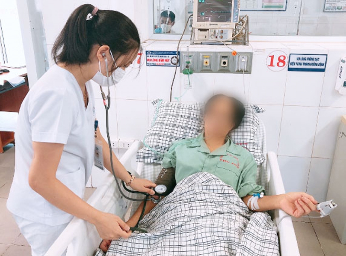 Sau một tuần điều trị tích cực, người bệnh đã tỉnh và hết đau hoàn toàn.