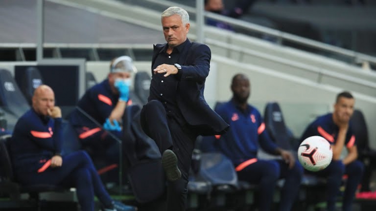 HLV Mourinho không hài lòng về màn trình diễn của các học trò (Ảnh: Reuters).