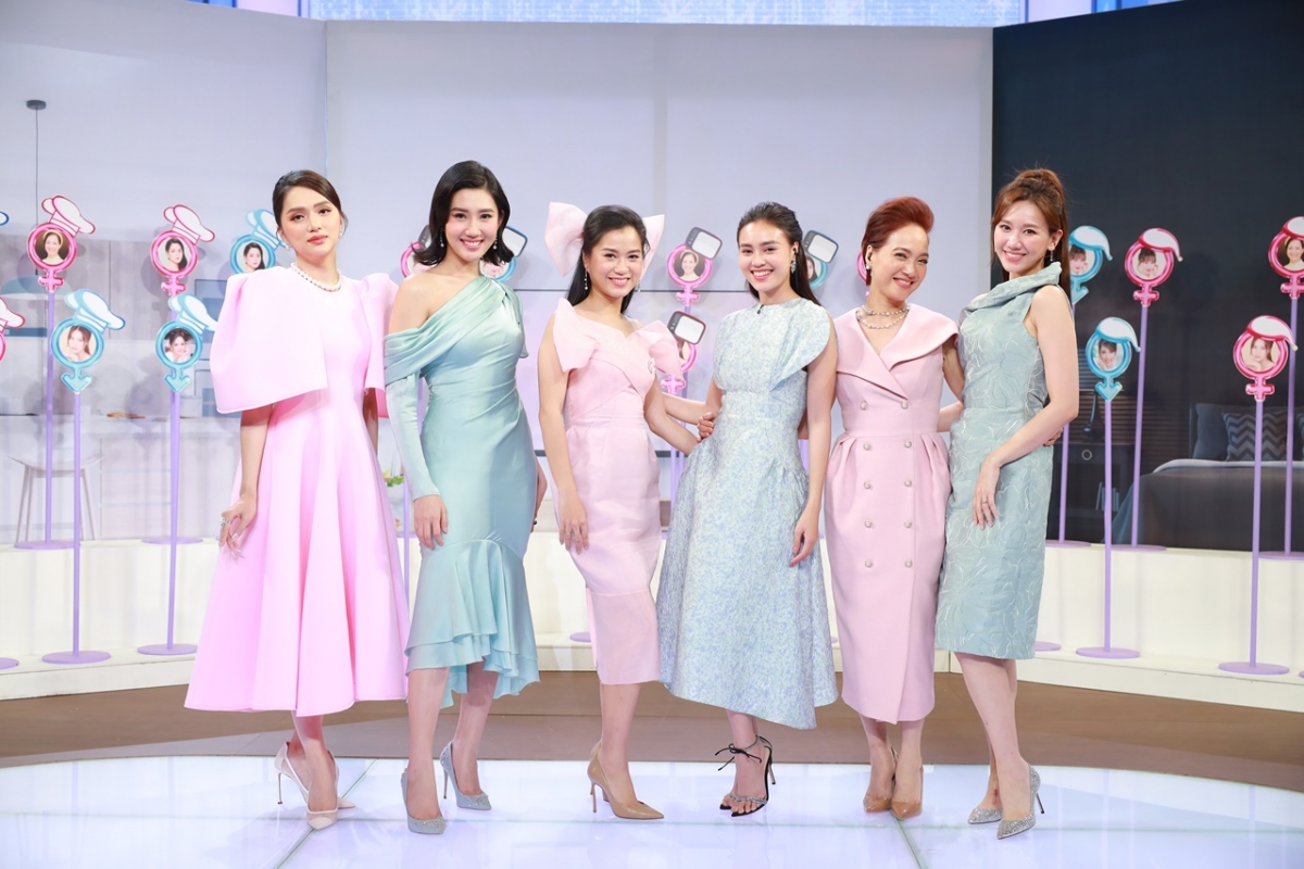 Khách mời trong tập 9 "Chị em chúng mình" là Lâm Vỹ Dạ.