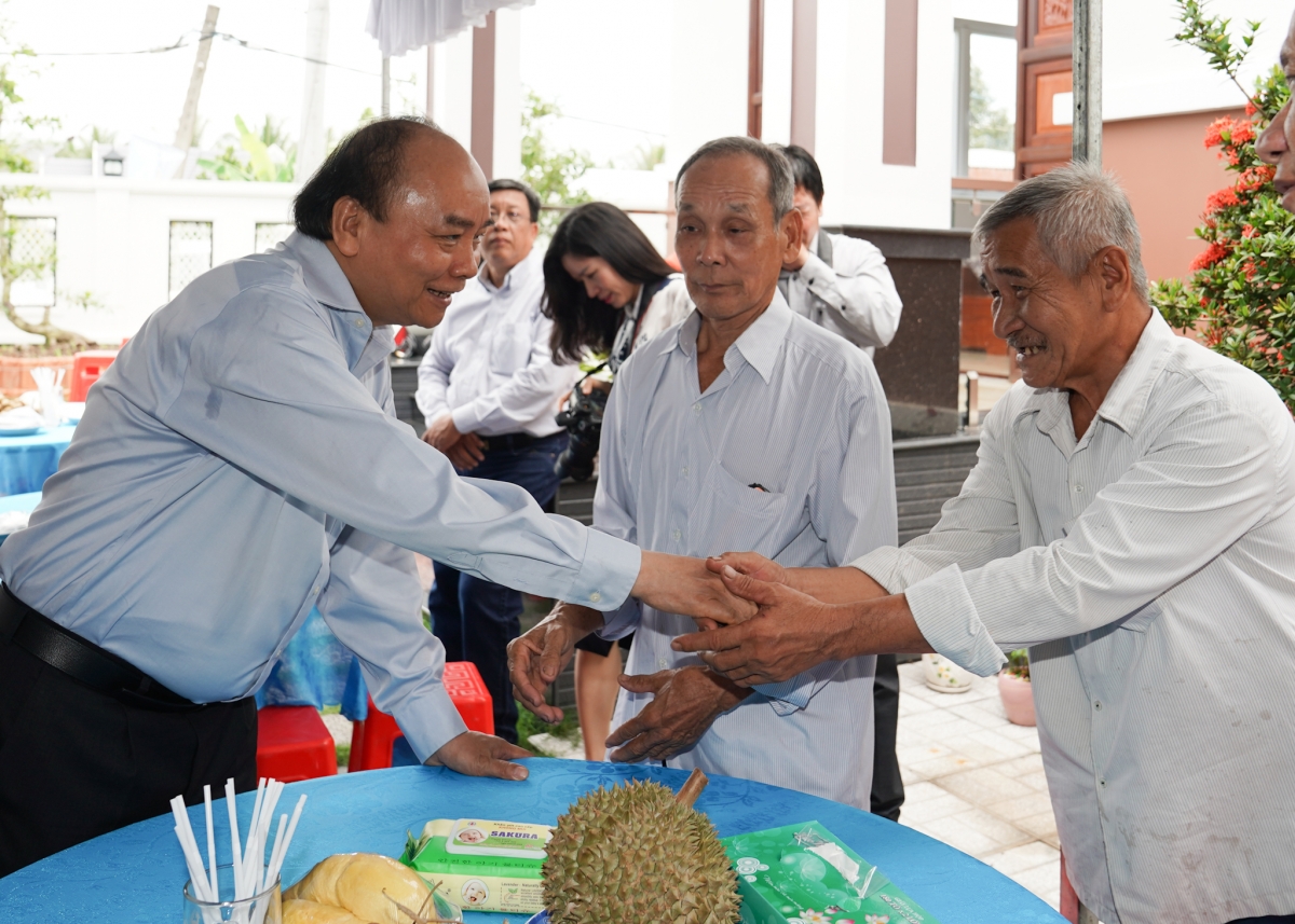 Thủ tướng gặp gỡ bà con nông dân