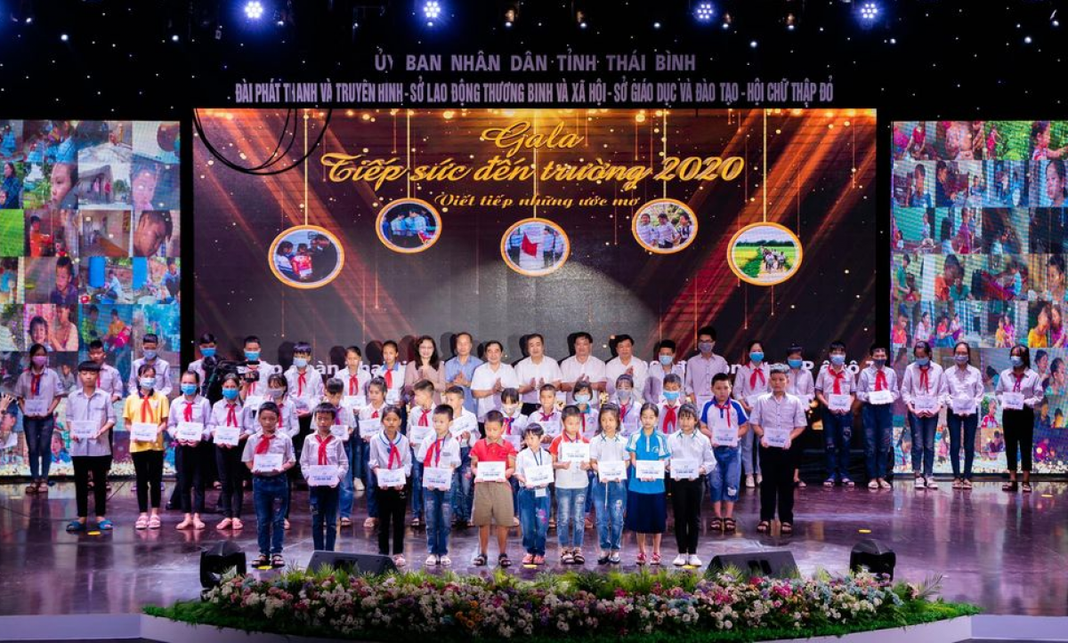 Thaco vừa thực hiện 2 đợt hỗ trợ học sinh có hoàn cảnh khó khăn tại 2 tỉnh Thái Bình và Gia Lai nhân dịp đầu năm học mới 2020-2021.