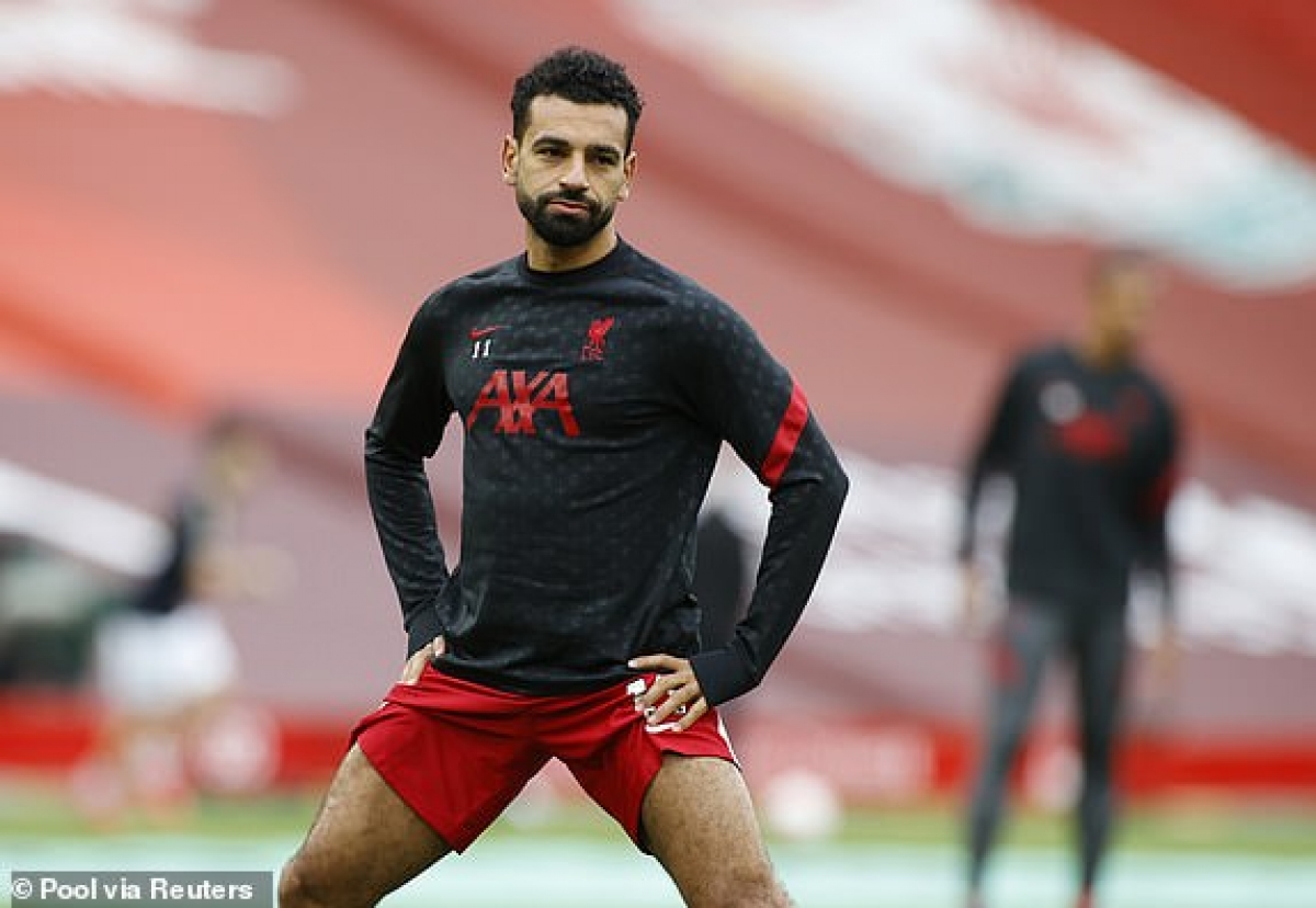 Salah mở tỷ số cho Liverpool trên chấm phạt đền (Ảnh: Reuters).