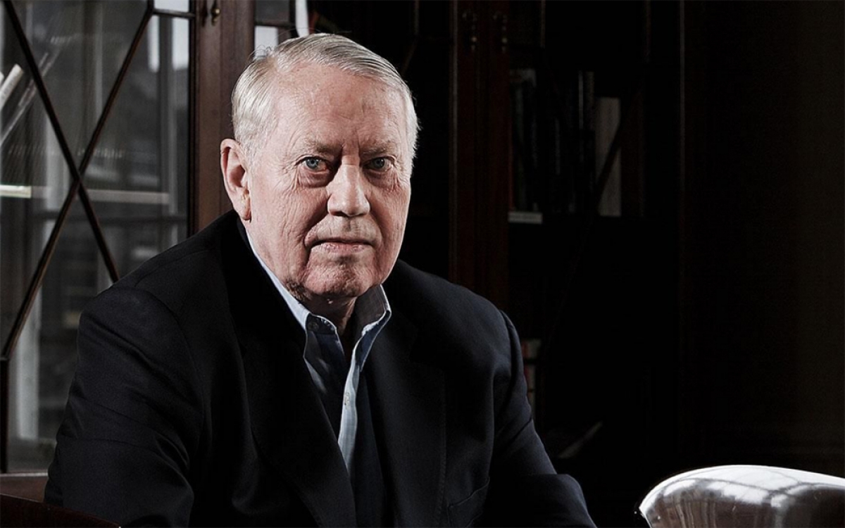 Tỷ phú Charles Chuck Feeney không còn nằm trong danh sách những người giàu nhất thế giới vì đã đem tặng hết số tiền khổng lồ của mình. (Ảnh: Forbes)