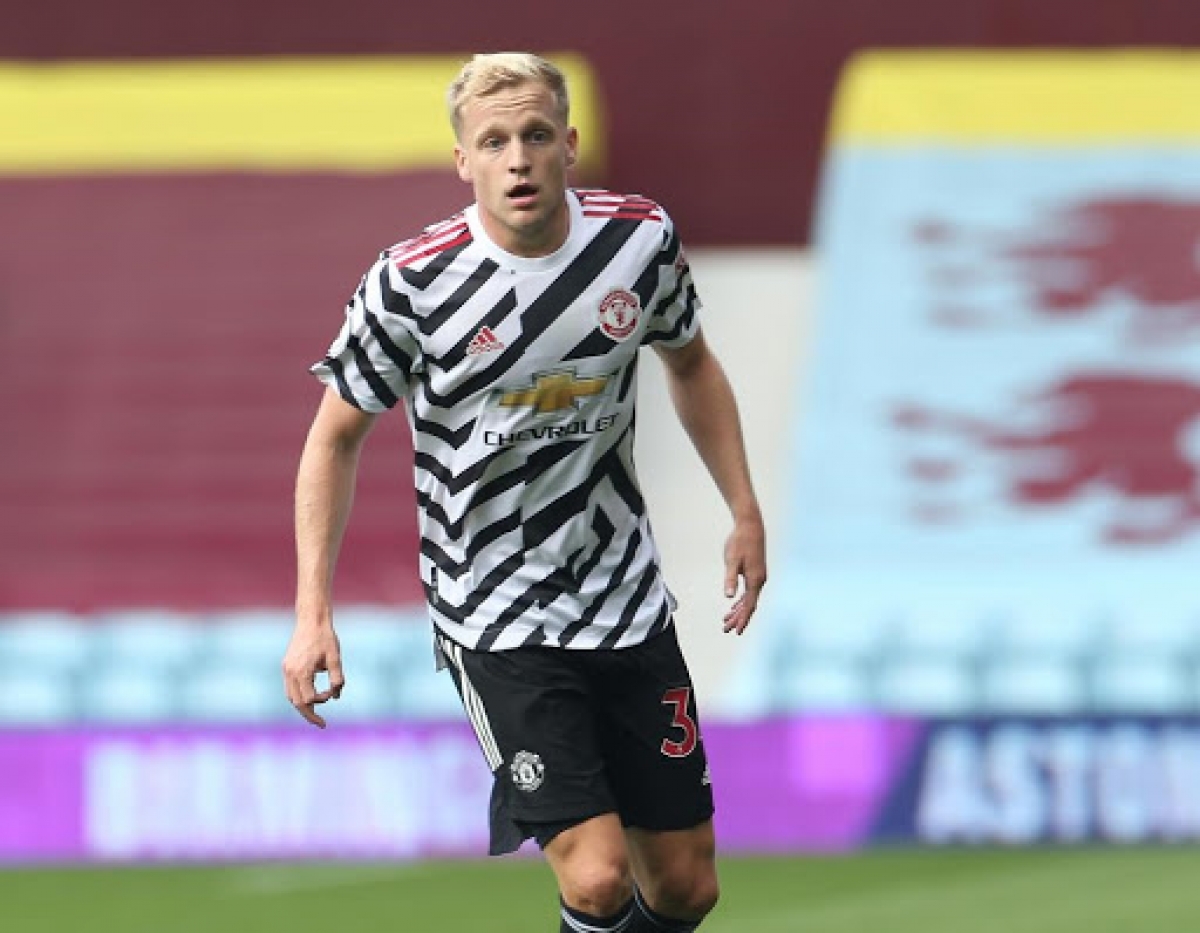Van De Beek ra mắt MU trong trận giao hữu với Aston Villa (Ảnh: Getty)