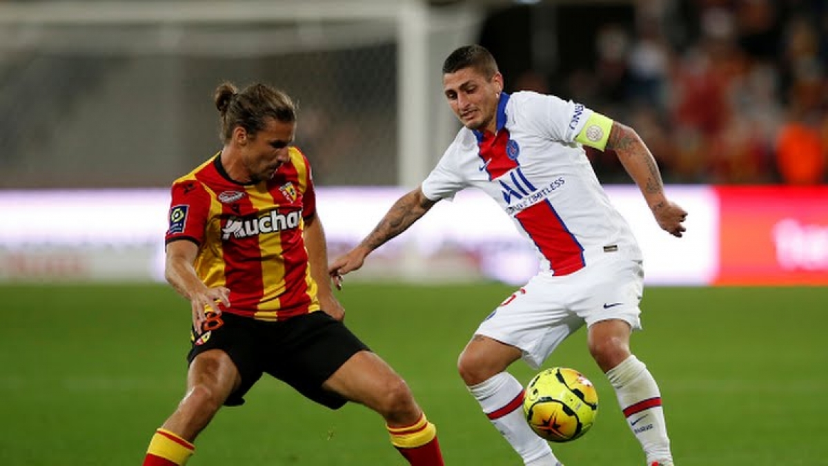 Số ít cầu thủ kinh nghiệm như Verratti là quá ít để PSG có được kết quả tốt trước Lens. (Ảnh: Reuters).