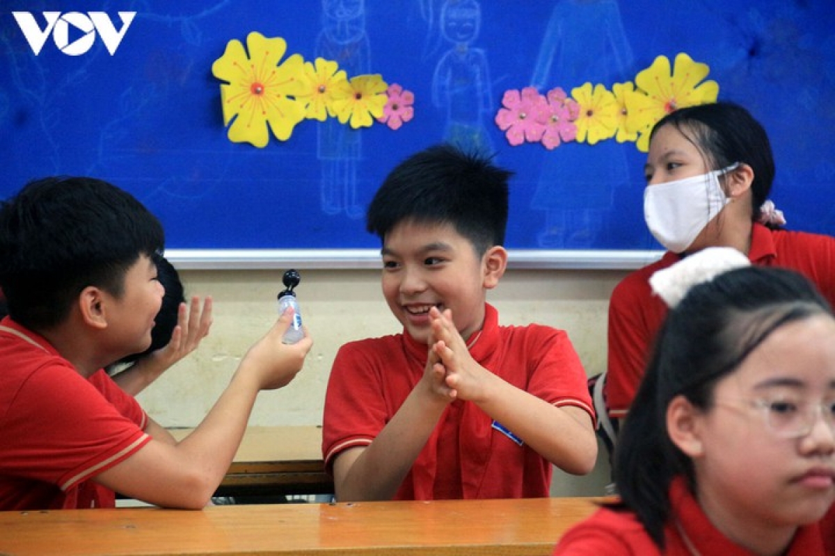 Không bắt buộc học sinh tiểu học mua tài liệu tham khảo.